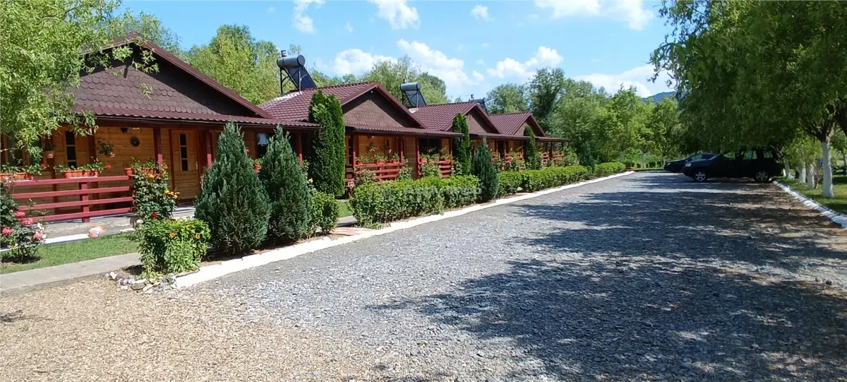 COMPLEX 5 CABANE DIN LEMN CU ACCES LA DUNARE + teren  in Podul Gornei, jud. CS - foto 3