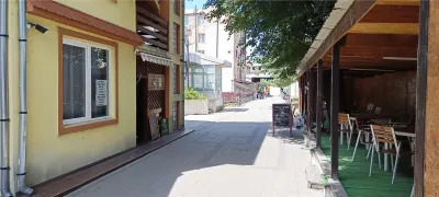 PENSIUNE in zona ultracentrala din Moldova Nouă - foto 3