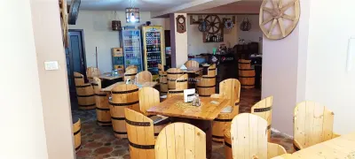 PENSIUNE in zona ultracentrala din Moldova Nouă - foto 6