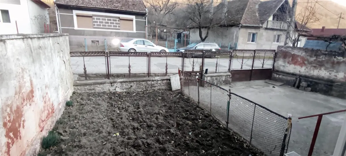 MOLDOVA NOUA, Casa 3 camere, Suprafata totala teren: 274 mp - foto 16