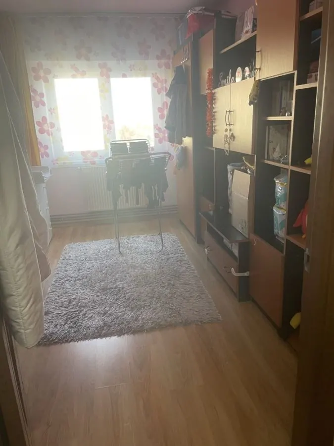 Apartament 3 camere Noua ,decomandat,etaj 2, loc parcare,133000 Euro - foto 1
