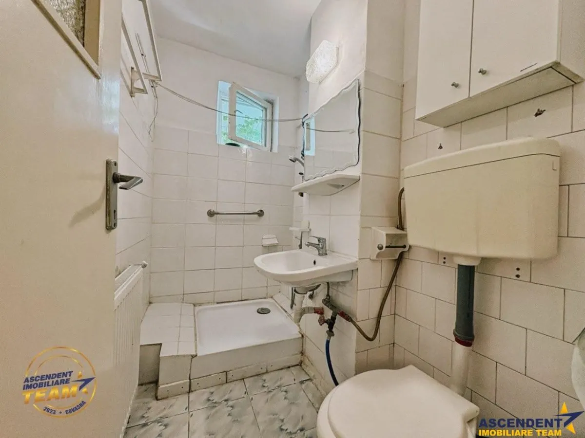 FILM! Apartament 2 camere decomandat, zona apreciabila, cartier Florilor Brasov - foto 14