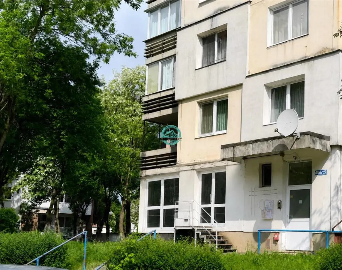 Vand spatiu comercial in Tudor, Blv. Pandurilor suprafata utila 33 mp - foto 1