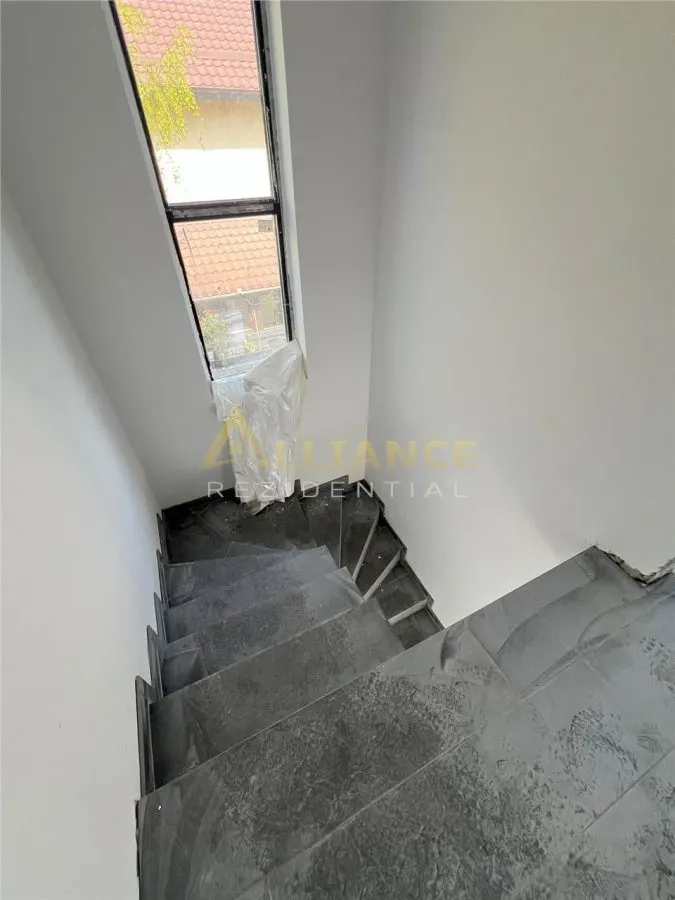 Vila Individuala - 5 camere-3 bai-Strada Miorita-500 M  de STV - foto 22