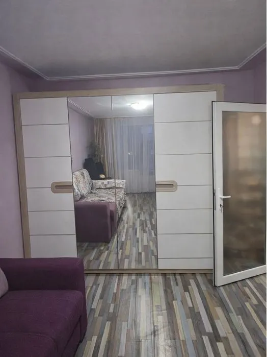 Apartament 2 camere decomandat ,renovat,87000 Euro - foto 2