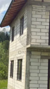 Casa P+1E la rosu de vanzare in Valea Doftanei | Teren 1000 mp | Trăisteni - foto 2