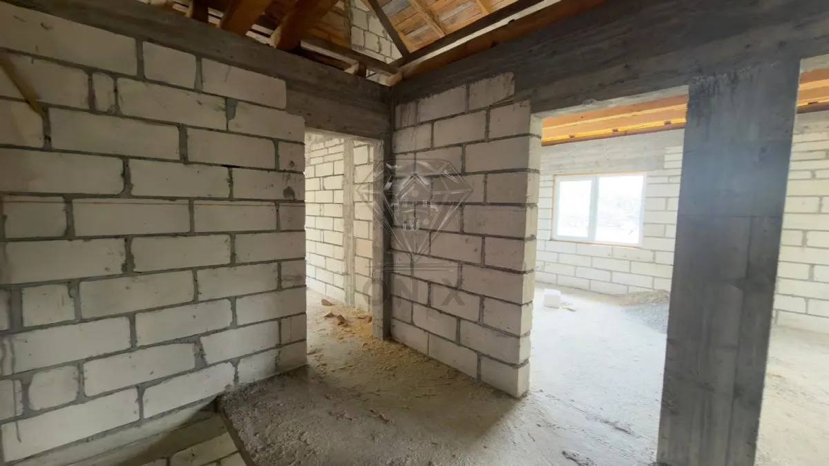 Casa P+1E la rosu de vanzare in Valea Doftanei | Teren 1000 mp | Trăisteni - foto 12