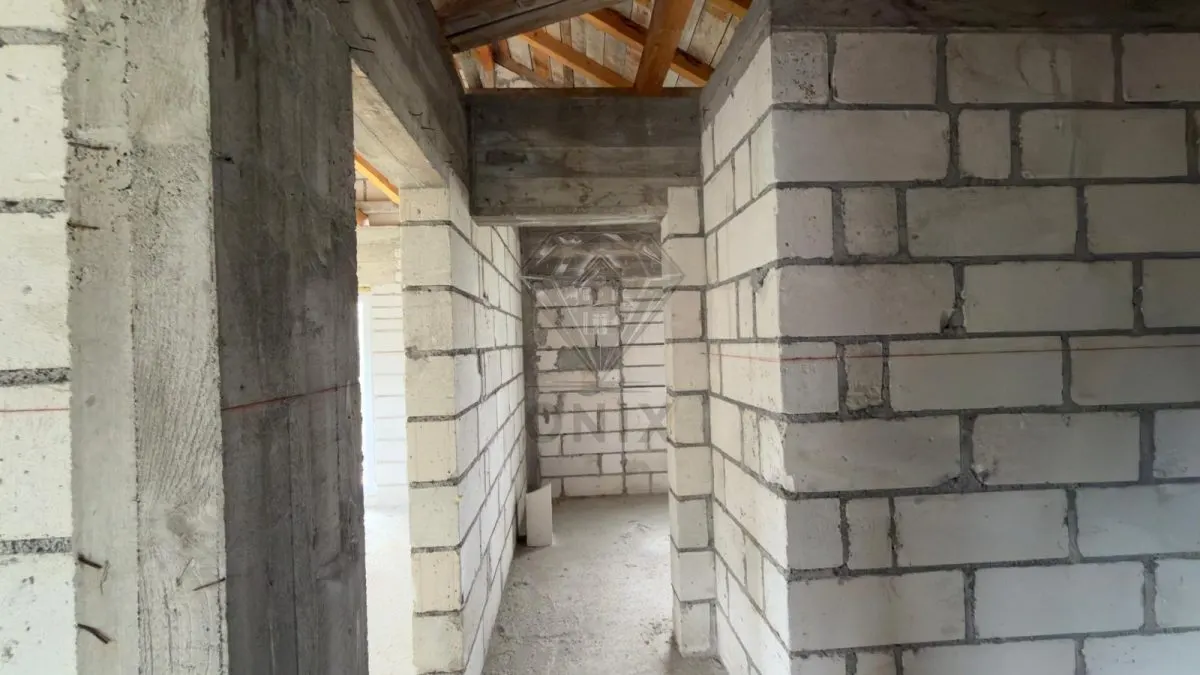 Casa P+1E la rosu de vanzare in Valea Doftanei | Teren 1000 mp | Trăisteni - foto 19