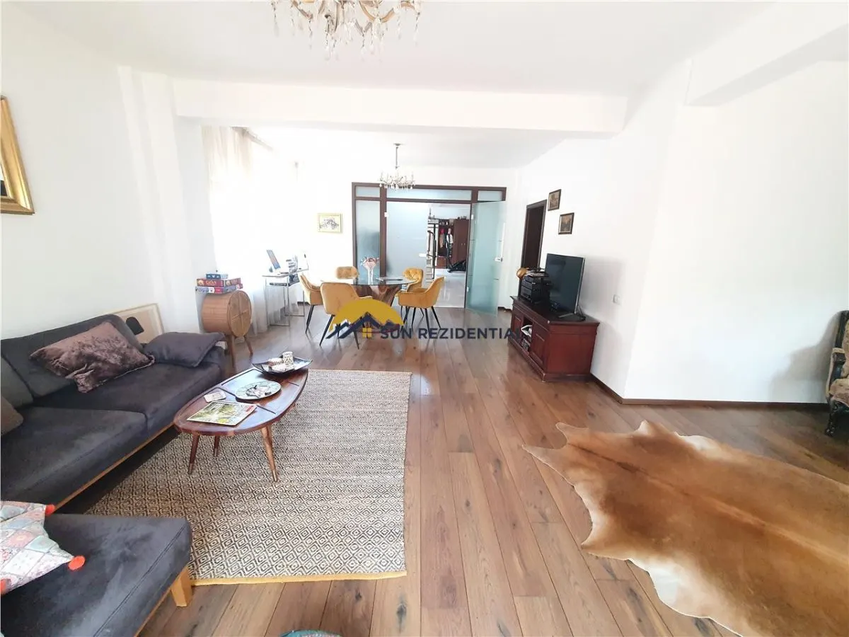 Vila la cheie, cocheta, mobilata-utilata, gradina amenajata - foto 1
