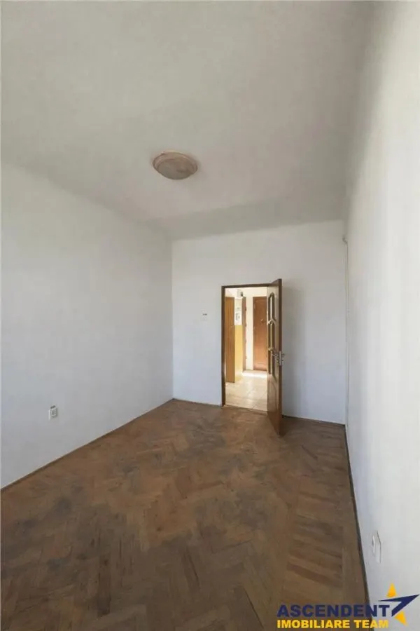 Spatiu vizibil,acces dublu,trafic intens,3 incaperi,flexibil:servicii&comert - foto 6