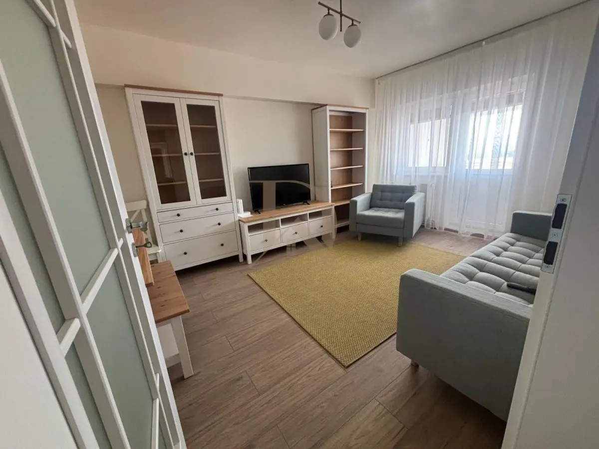Centru - Casa de Pensii , 3 camere , 74 mp , amenajat complet - foto 1