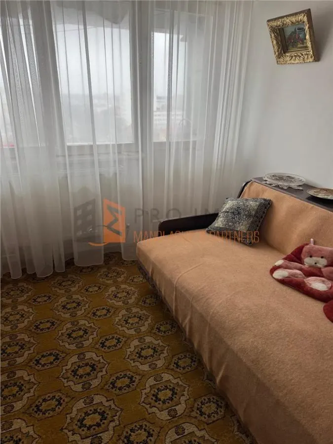 Apartament 3 camere cf 1 zona Centru - foto 3