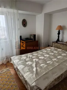Apartament 3 camere cf 1 zona Centru - foto 4