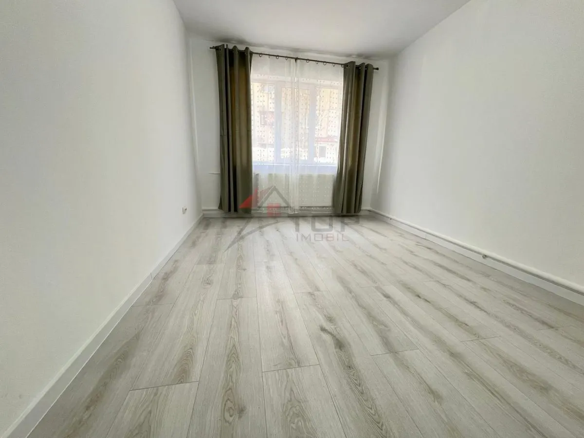 Vanzare garsoniera 20 mp renovata complet - foto 2