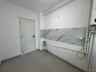 apartament 2 camere - Tatarasi,  Renovat, Geam la baie - foto 4