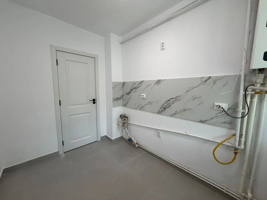 apartament 2 camere - Tatarasi,  Renovat, Geam la baie - foto 4
