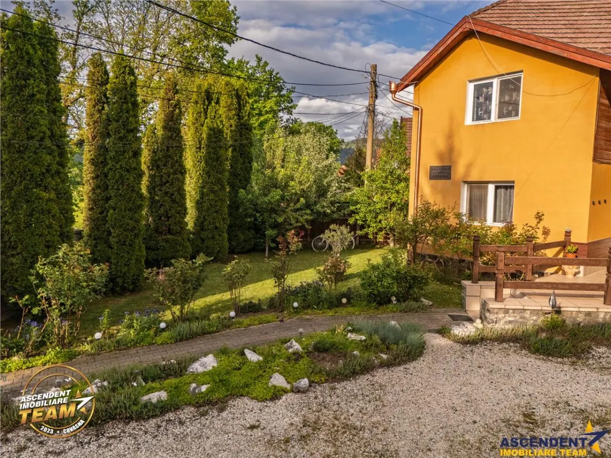 Vila ce incorporeaza anexe gospodaresti si cu potential turistic, in inima statiunii Covasna - foto 24