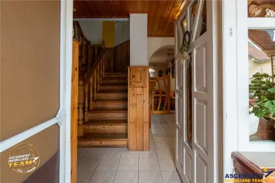 Vila ce incorporeaza anexe gospodaresti si cu potential turistic, in inima statiunii Covasna - foto 5