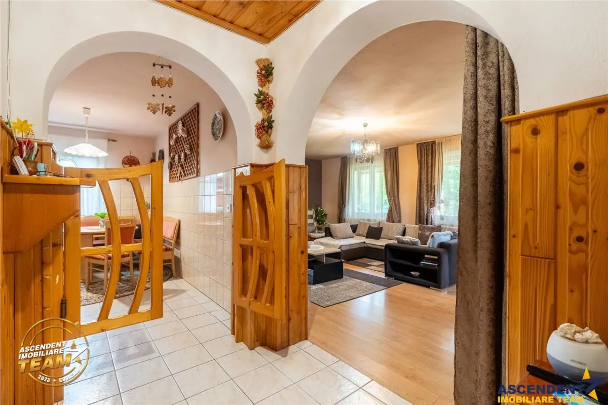 Vila ce incorporeaza anexe gospodaresti si cu potential turistic, in inima statiunii Covasna - foto 6