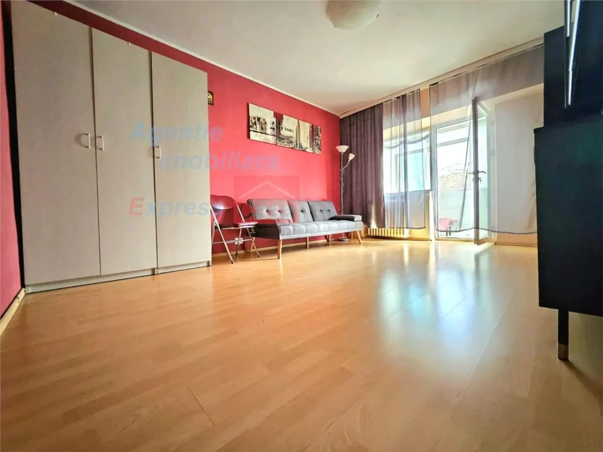 Apartament 3 camere, etaj 1,  Pacurari Petru Poni - foto 3