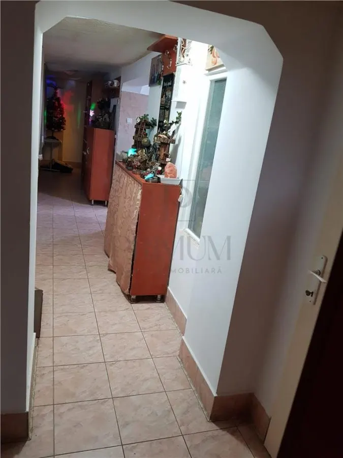 CALEA MARTIRILOR, CASA INDIVIDUALA, 4 CAMERE, 2 BAI, 2 BUCATARII - foto 9