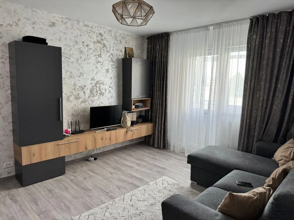 Apartament 2 camere renovat, mobilat,  etaj intermediar zona Grivitei - foto 1