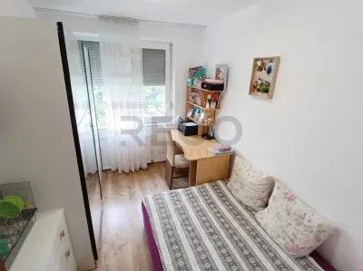 RECO Apartament cu 3 camere etaj 2 zona Velenta - foto 5