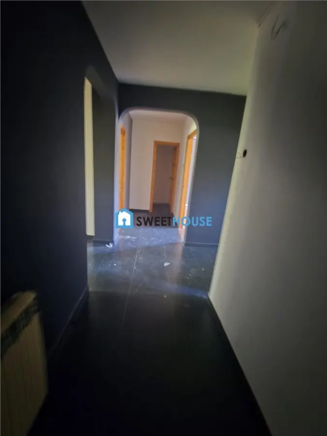 Apartament cu trei camere zona centrala Fagaras - foto 1