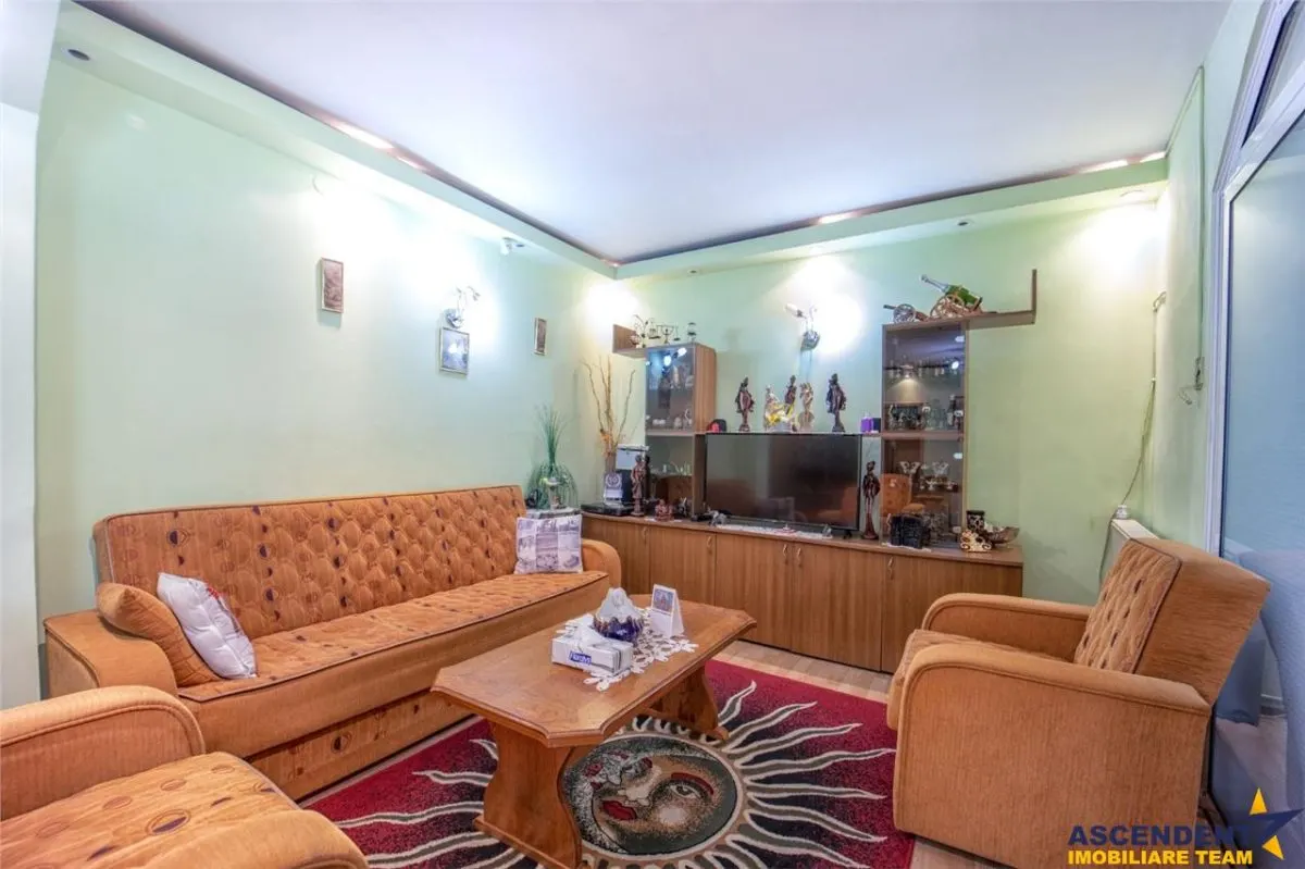 Pe incantare florala, casa cu 5 camere, curte individuala, Central, Brasov - foto 12