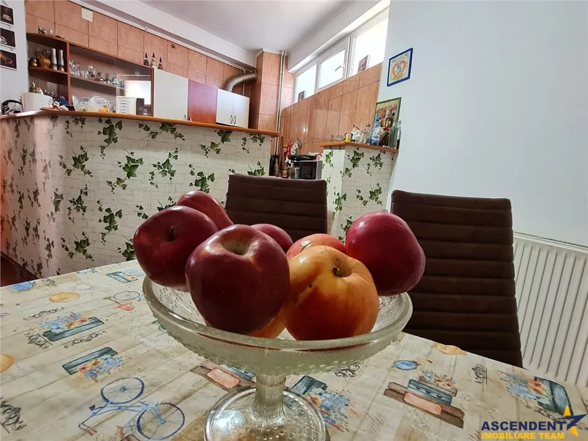 Pe incantare florala, casa cu 5 camere, curte individuala, Central, Brasov - foto 7