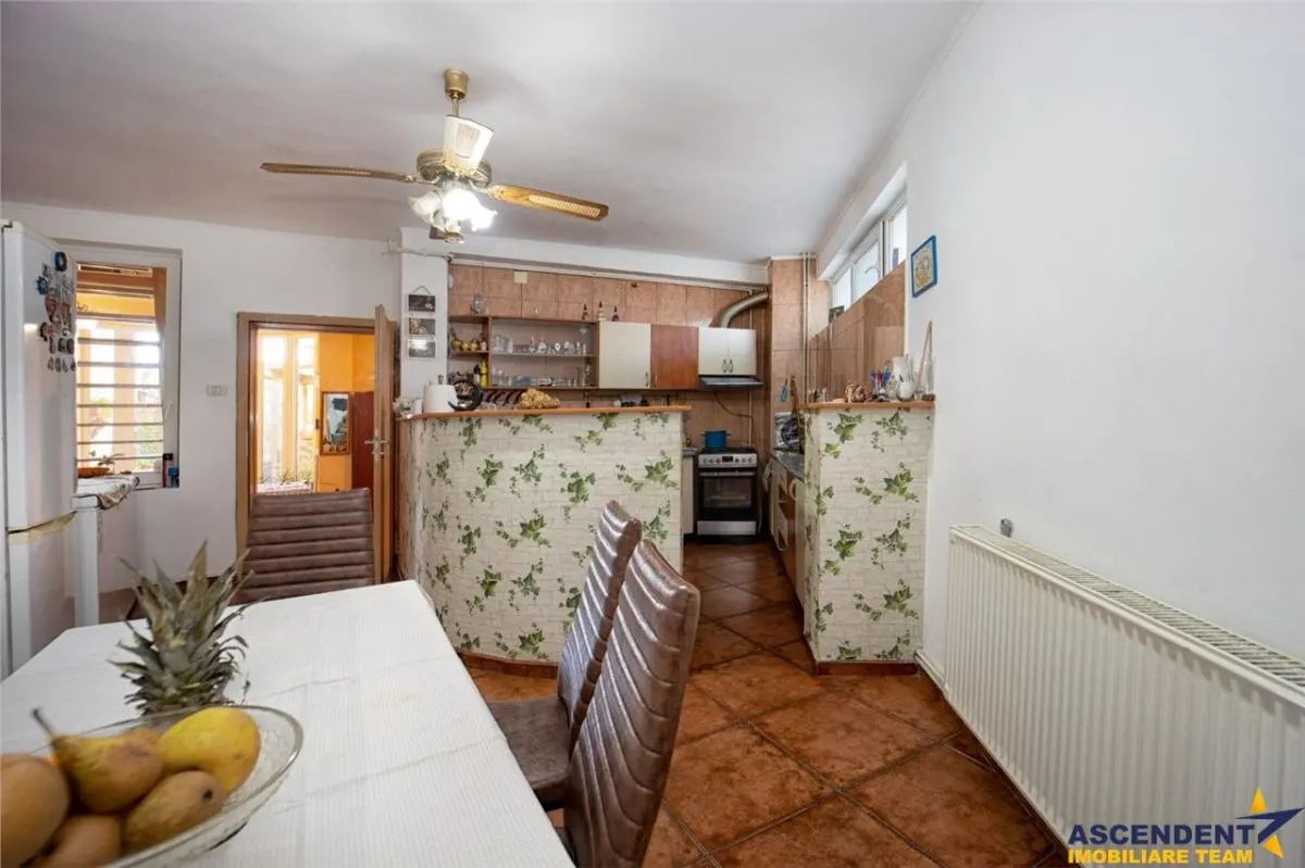 Pe incantare florala, casa cu 5 camere, curte individuala, Central, Brasov - foto 10