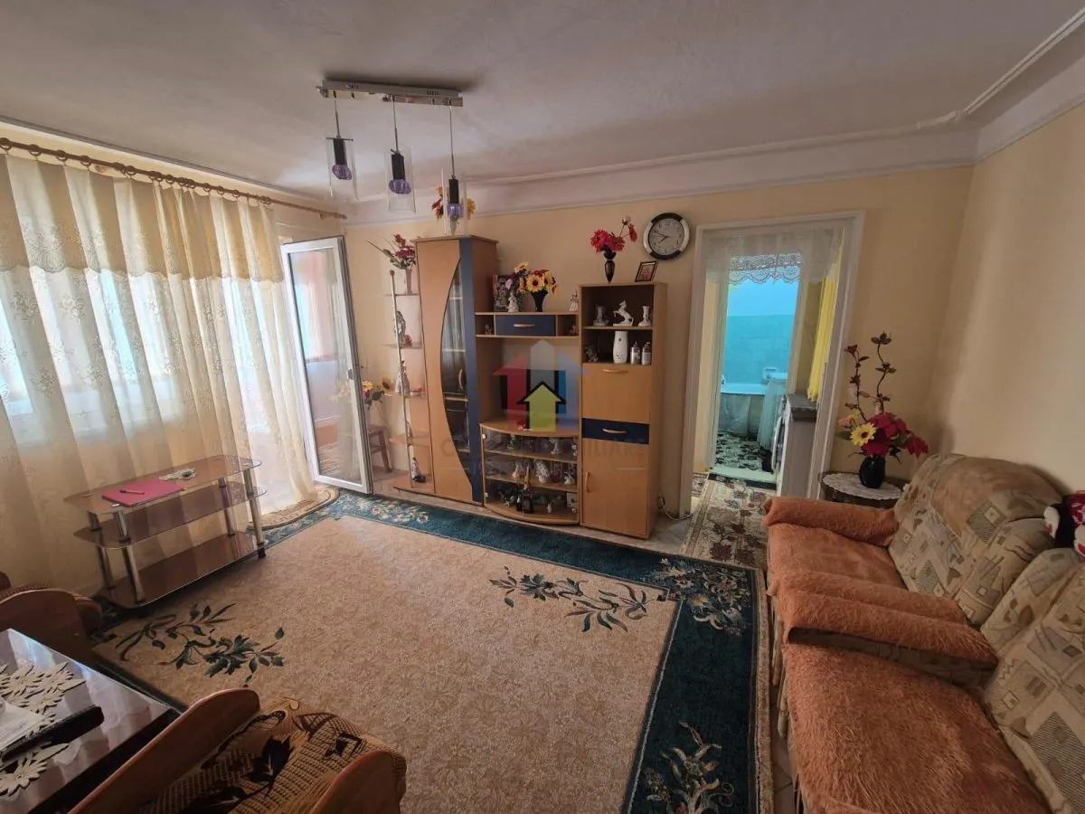 Apartament 3 camere zona Viziru 1, etaj 2 - foto 1
