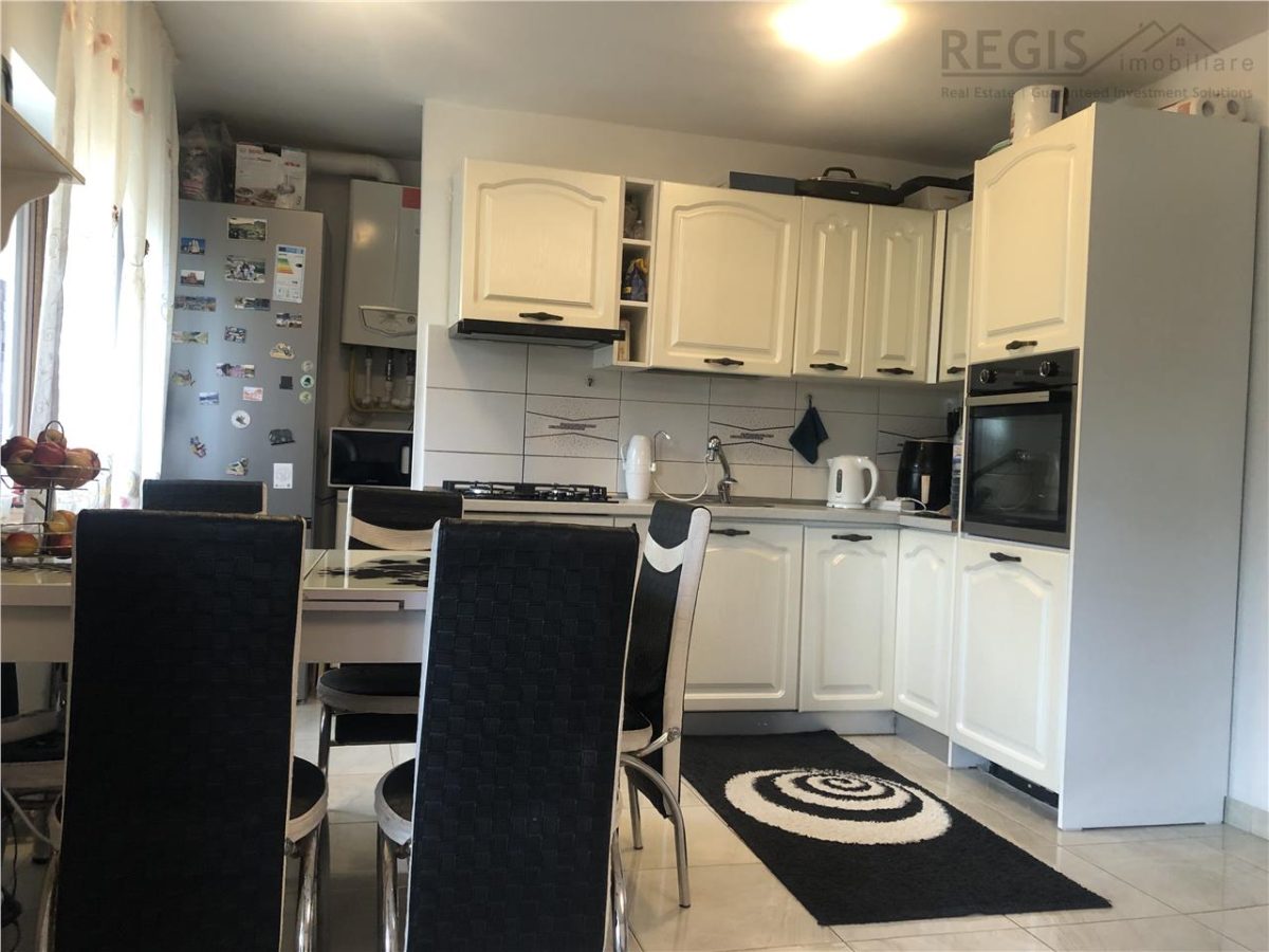 Apartament spatios cu 4 camere si 2 balcoane zona Noua - foto 16