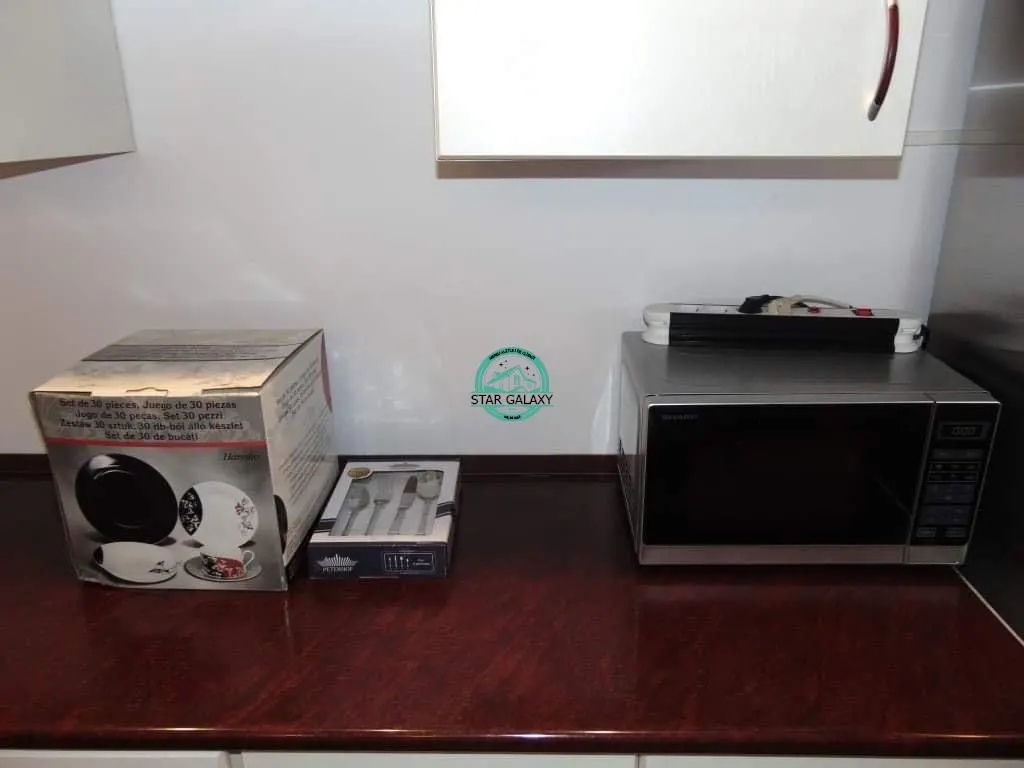 Inchiriez apartament cu 3 camere, decomandat in Cornisa, et, 2,la 5 min de UMF - foto 3