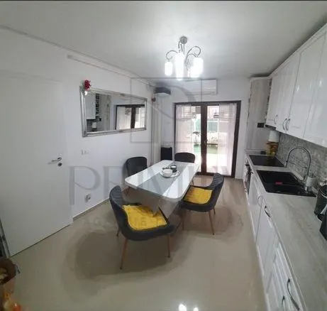 FREIDORF, APARTAMENT LA PARTER IN CASE INSIRUITE, 3 CAMERE SI CENTRALA PROPIE - foto 2