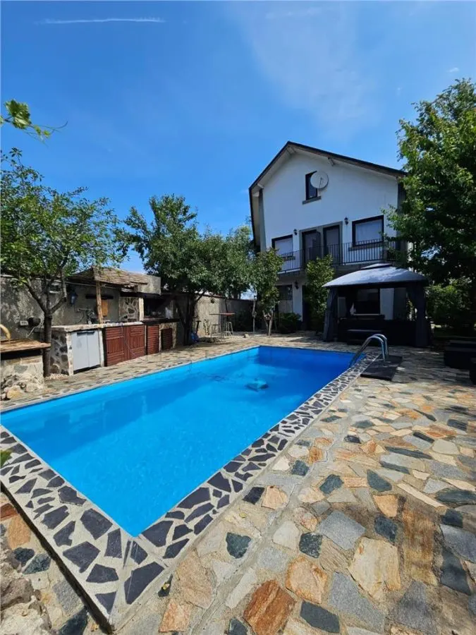 VILA BRAGADIRU CLINCENI - PISCINA TEREN 1000 mp - GATA DE MUTAT TOATE UTILITATILE - foto 1
