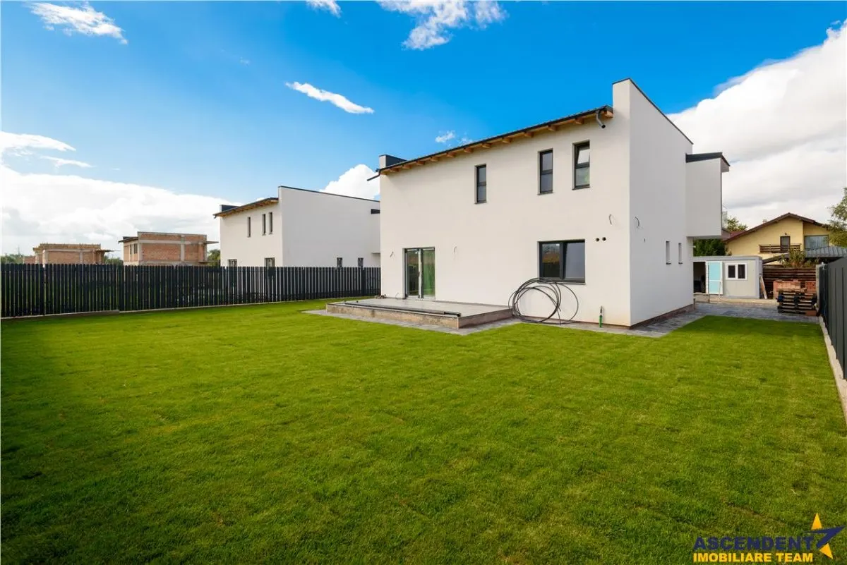 Design minimalist, rafinament maxim â€“ Casa ta moderna in Sanpetru - foto 18