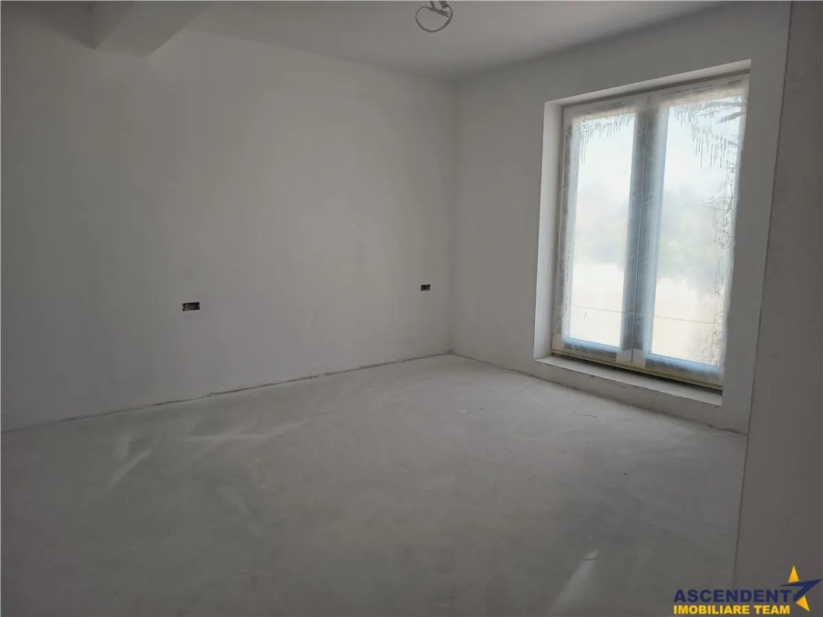 Design minimalist, rafinament maxim â€“ Casa ta moderna in Sanpetru - foto 19