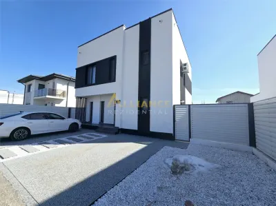 Vila individuala- 4 camere- beci- cartierul nou - foto 1