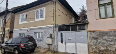 Resita Casa la Pret de Apartament,Parter, Etj 1 si Pod, Zona Muncitoresc - foto 15