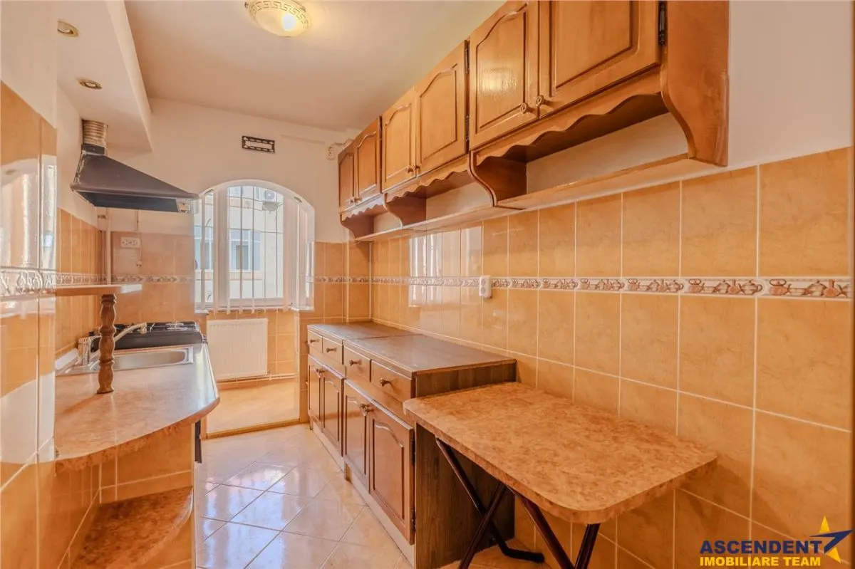 Apartament decomandat, 2 camere, insorit, balcon, loc parcare, 2 boxe. Astra, Brasov. - foto 2