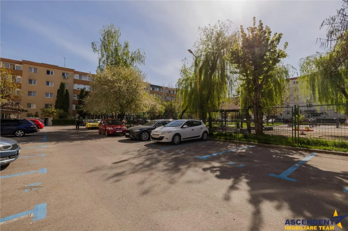 Apartament decomandat, 2 camere, insorit, balcon, loc parcare, 2 boxe. Astra, Brasov. - foto 3