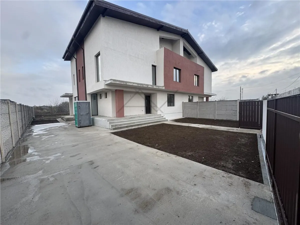 VILA DE VANZARE LA CHEIE TOATE UTILITATILE -CIOROGARLA DARVARI - foto 1