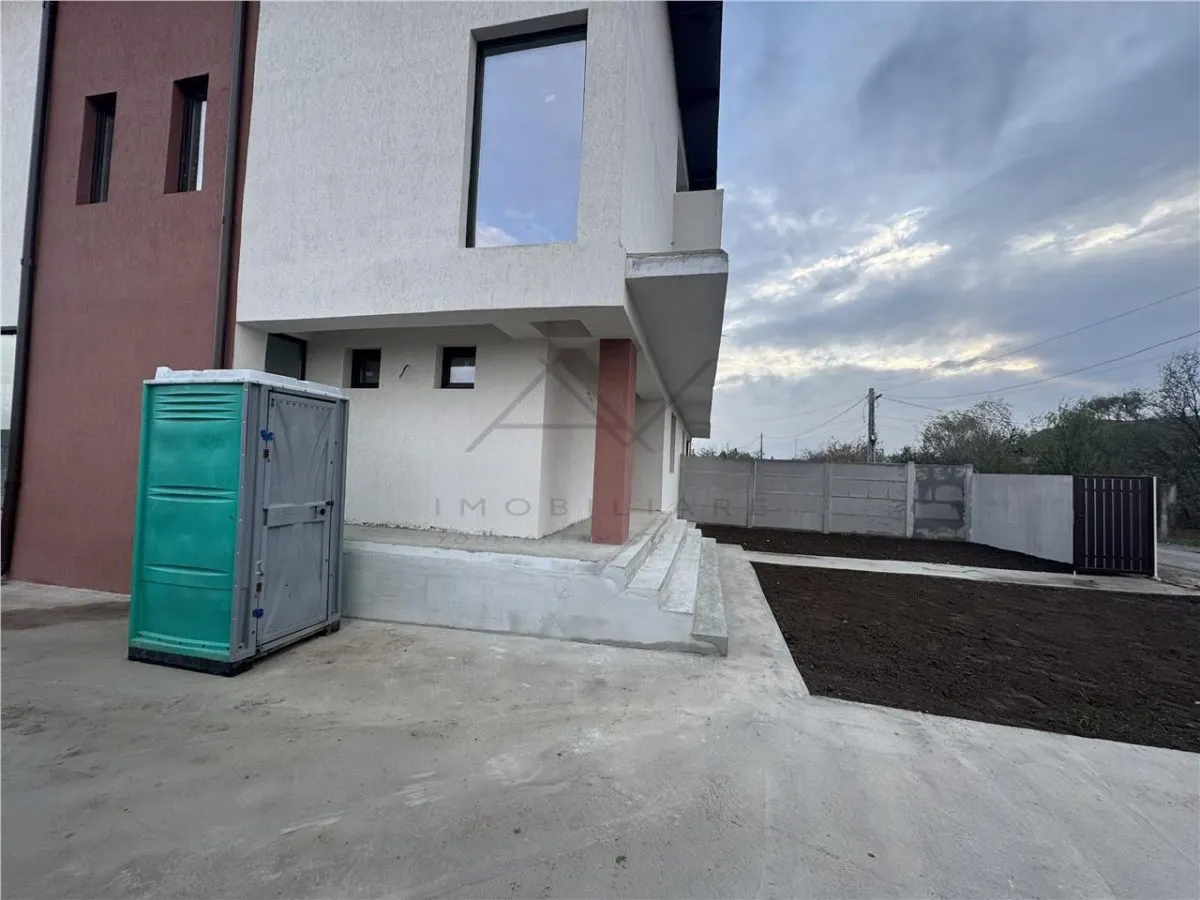 VILA DE VANZARE LA CHEIE TOATE UTILITATILE -CIOROGARLA DARVARI - foto 8