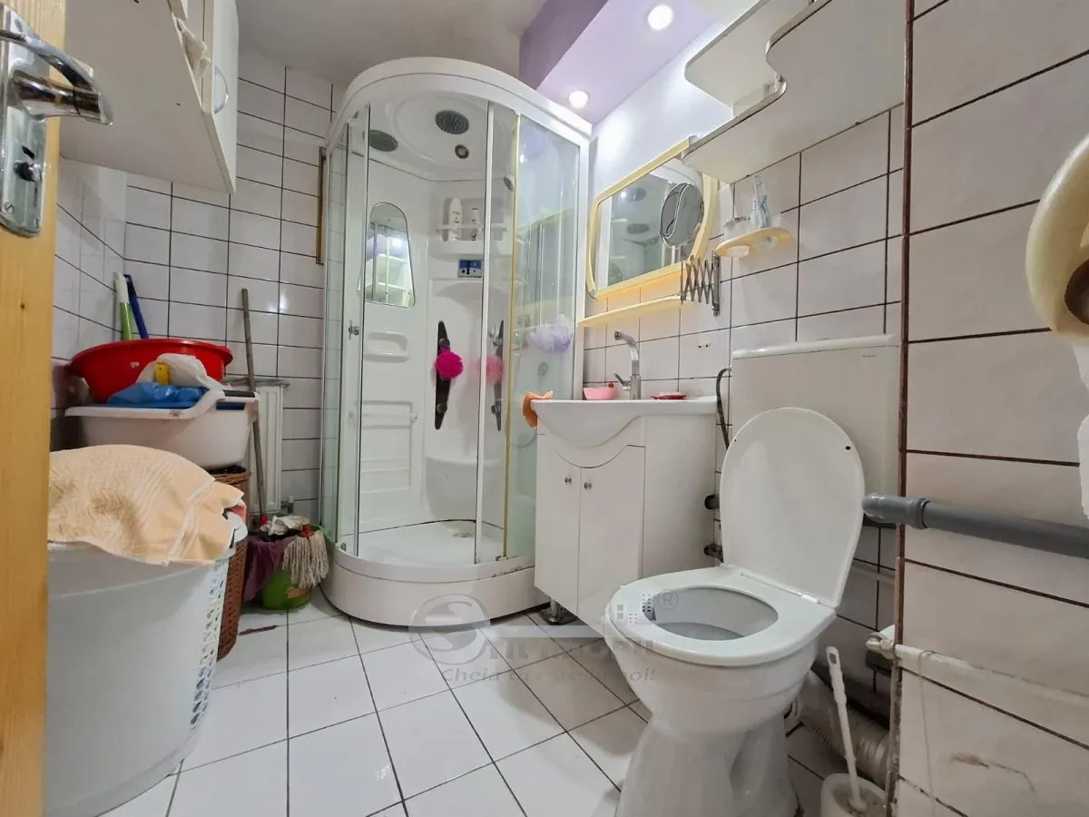 Liber, apartament 3 camere, Nicolina 2, baie cu geam, 60 mp utili - foto 13