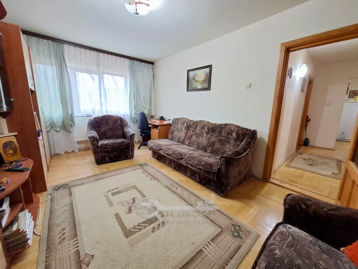 Liber, apartament 3 camere, Nicolina 2, baie cu geam, 60 mp utili - foto 3