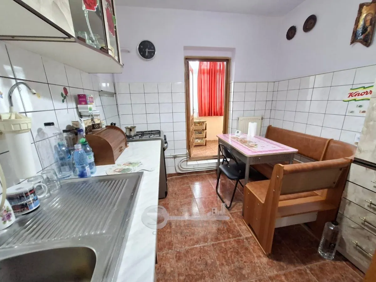 Liber, apartament 3 camere, Nicolina 2, baie cu geam, 60 mp utili - foto 9