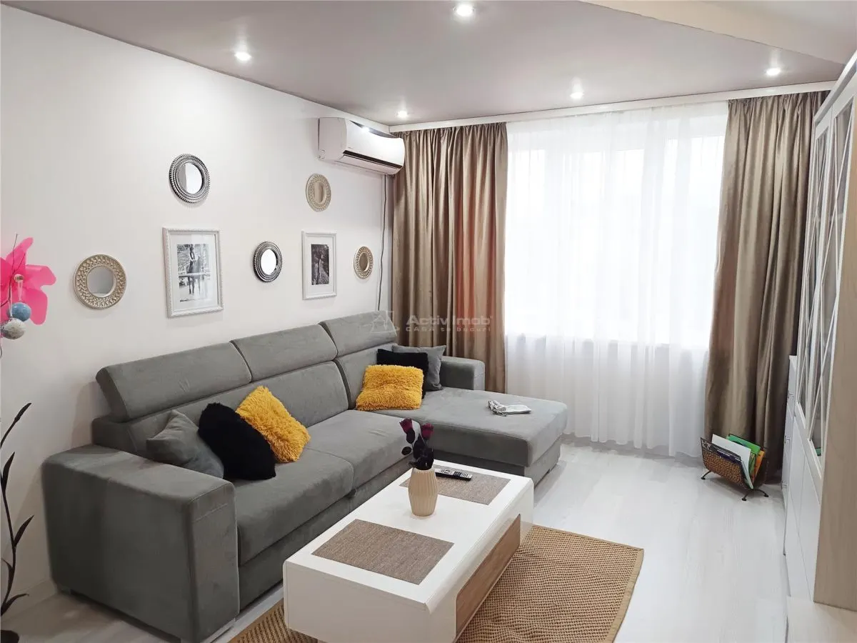Apartament 3 cam. zona centrala in Moldova Noua - foto 3