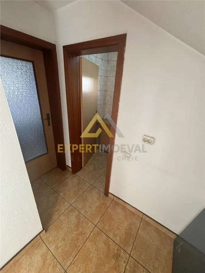 CLADIRE DE BIROURI DE INCHIRIAT IN BAIA MARE B-DUL INDEPENDENTEI VIS-A-VIS DE VENETIA SHOWROOM - foto 7