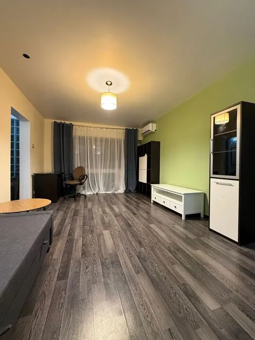 Inchiriez apartament 3 camere semidecomandat capat cug - foto 2